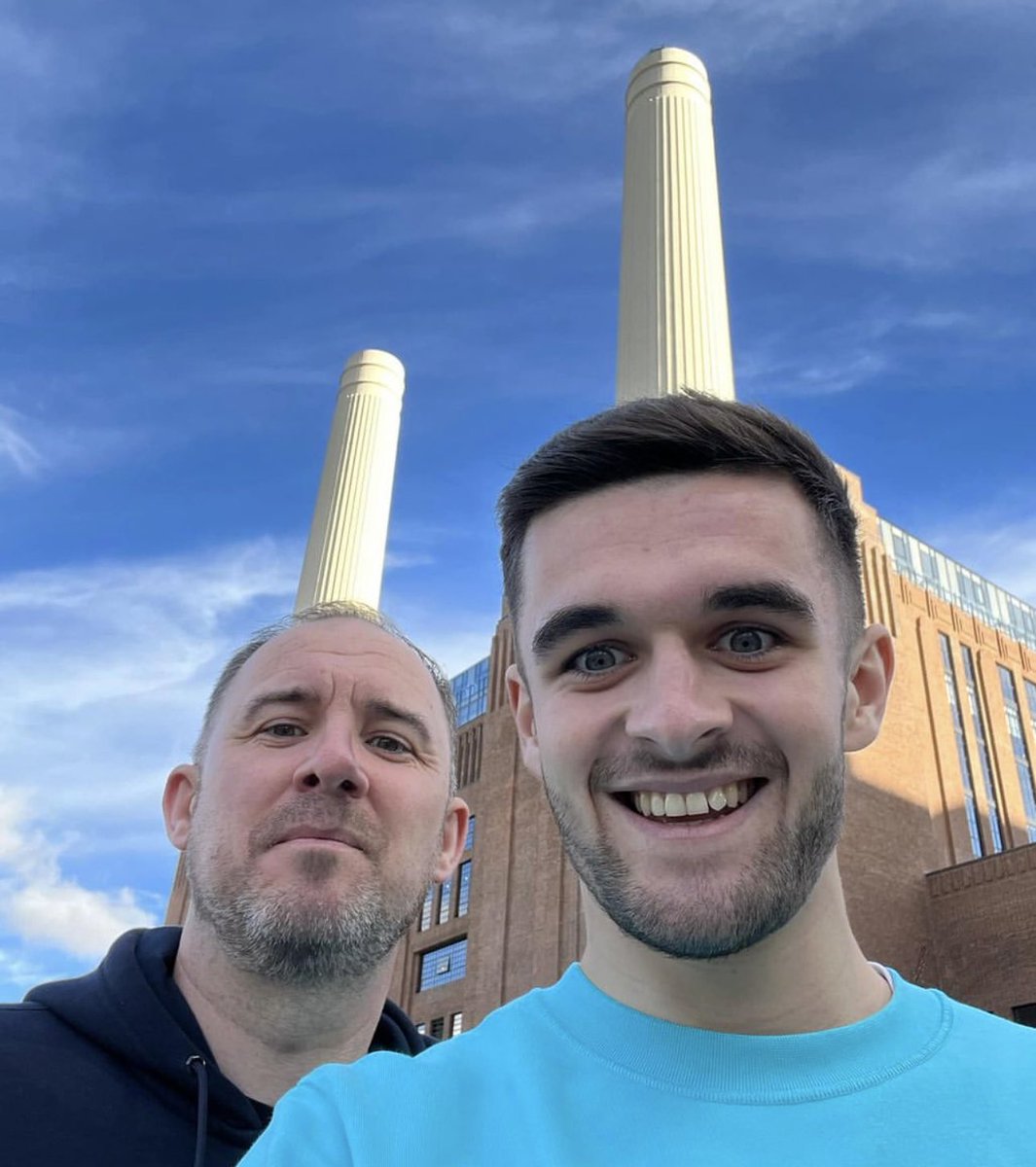 I_Dont_Know_Her's tweet image. I can't get over this 18 year old gay footballer being in a relationship with a 46 year old man, which started a year ago and a few months after the lad turned 17.