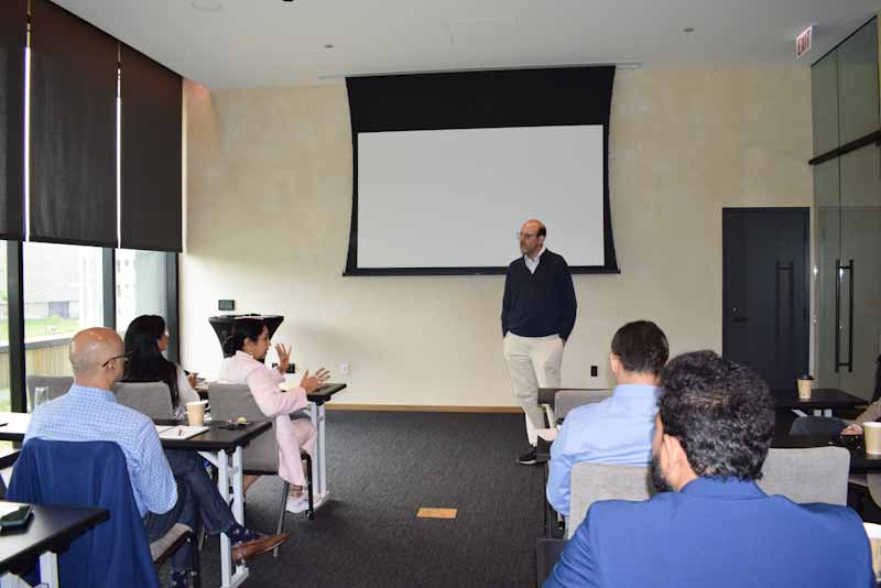 EPIC_India's tweet photo. On #Day4 of the #LegislatorsProgram, our MPs attended sessions by Nobel Laureate Prof. Michael Kremer on 'Innovation in Development' and also engaged in conversations about the Russia-Ukraine war with @HarrisPolicy's @k_sonin. 1/2 https://t.co/VWciXUKktZ