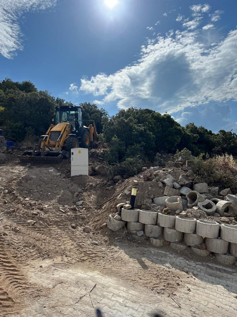 DuruEksioglu's tweet photo. Bodrum Yeniköy Mahallesi’nde, içinde Helenistik ve Roma dönemine ait lahit ve freskoların bulunduğu sit alanı Göktepe’de izinsiz kazı çalışması yapılıyor. 

Hem inşaat yasağı gözetiliyor hem de tarihi koruma alanı kazılıyor. Bilgilerinize
@BodrumBel @muglabsb @csbgovtr https://t.co/qMvU45pzfU