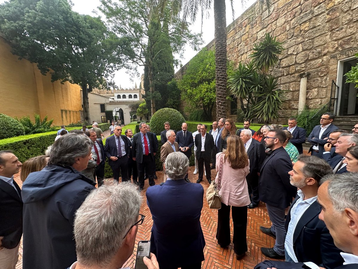 mineriayvida's tweet photo. 👥Acompañamos a #ATEDY, la Asociación Técnica y Empresarial del Yeso, en la celebración de su 50 aniversario. 😊Todo un honor haber podido participar en el acto, presentando las acciones que ya está desarrollando la Fundación. https://t.co/GHzOYc3GJB