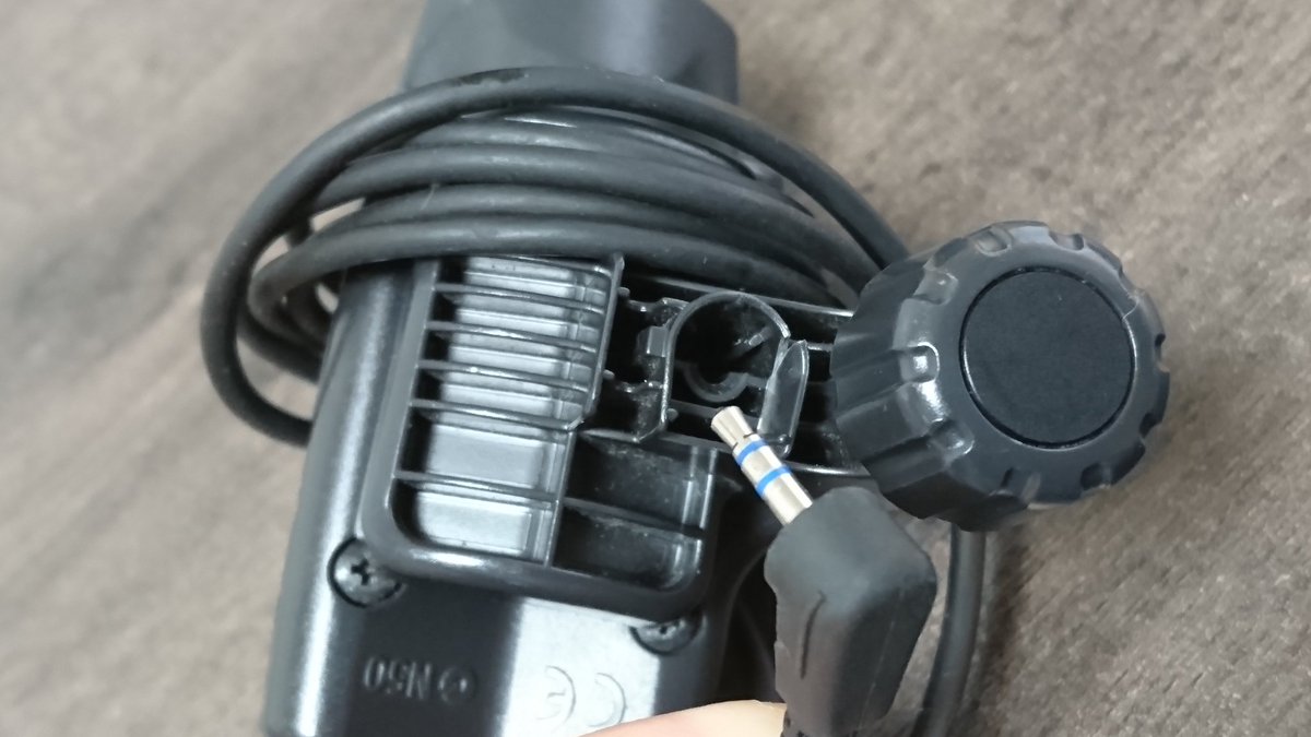iteite2015's tweet photo. 【知ってる人は知ってる】
SONY ズームリモコンこんな感じにしまってませんか?
ここにLANC Pinを刺すとピン折れ無くなりますよ~😁
#SONY #RM1BP #リモートコマンダー #ピン折れ https://t.co/1qz6V7r3nZ
