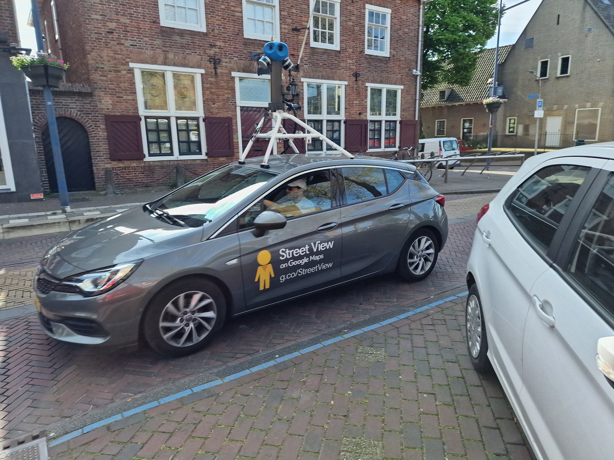 peterstam's tweet photo. Beste Alblasserdammers, zorg dat je haar goed zit vandaag. Google maakt opnames in ons dorp. #datuhetweet https://t.co/eP5hOvWpiK