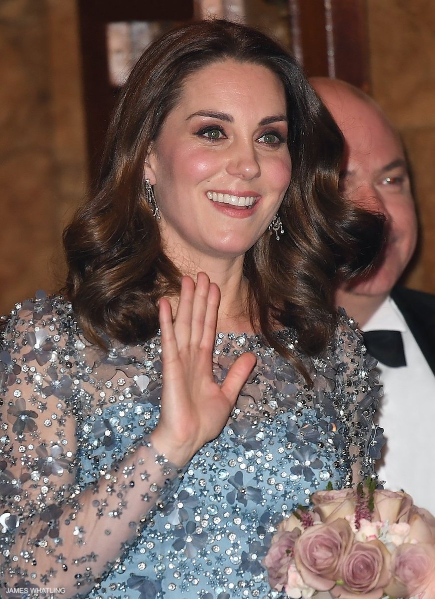 HRH_hair's tweet image. On the 23rd of November 2017, William and Catherine attended the Royal Variety Performance at the Palladium Theatre in London. Catherine was pregnant with Prince Louis.
#PrincessofWales #theprincess #royalfamily #PrincessCatherine