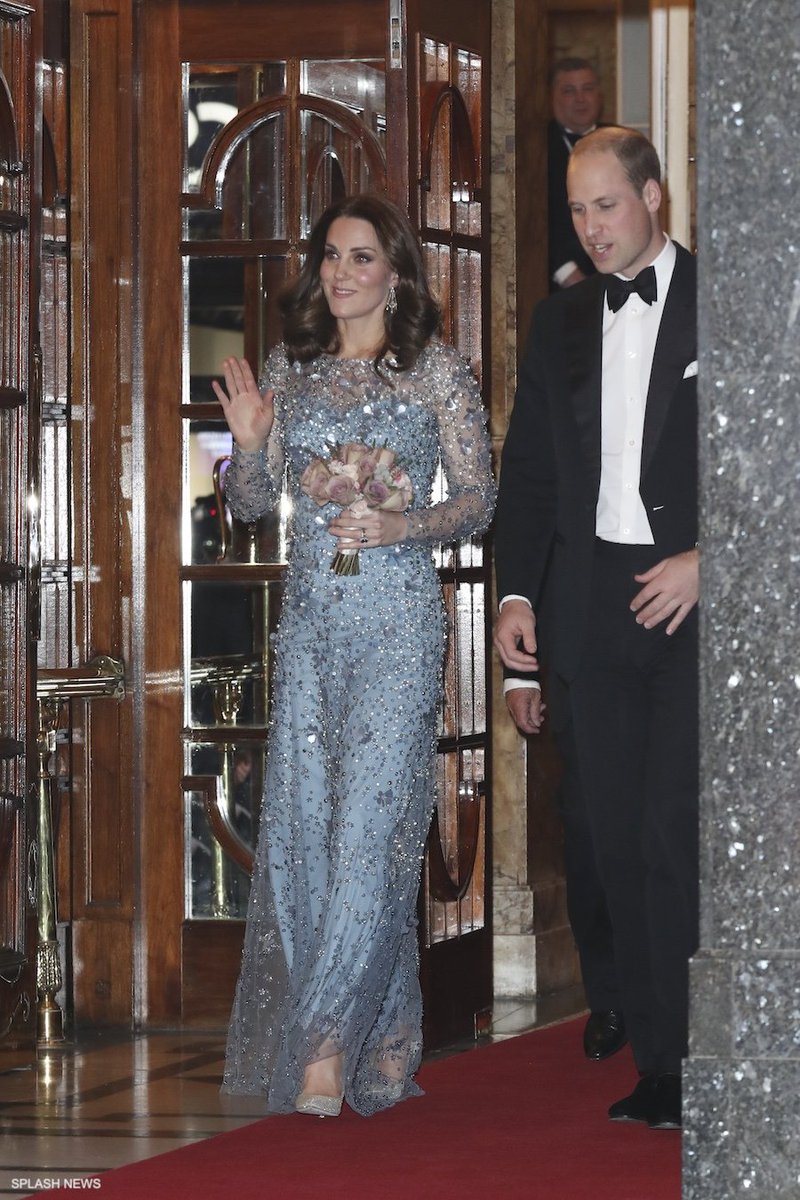 HRH_hair's tweet image. On the 23rd of November 2017, William and Catherine attended the Royal Variety Performance at the Palladium Theatre in London. Catherine was pregnant with Prince Louis.
#PrincessofWales #theprincess #royalfamily #PrincessCatherine