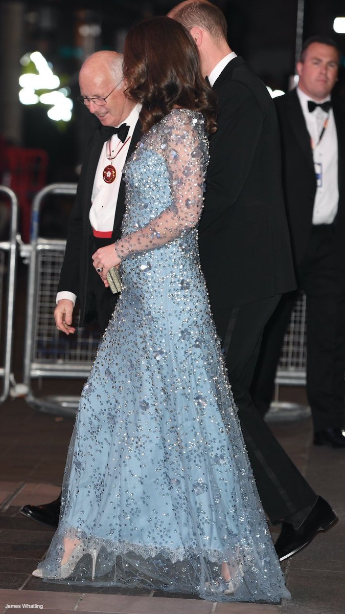 HRH_hair's tweet image. On the 23rd of November 2017, William and Catherine attended the Royal Variety Performance at the Palladium Theatre in London. Catherine was pregnant with Prince Louis.
#PrincessofWales #theprincess #royalfamily #PrincessCatherine