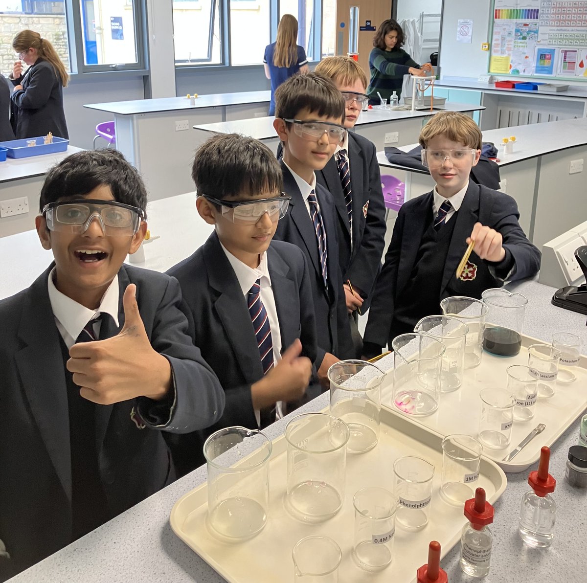 KESBathChem's tweet photo. Year 7 students enjoyed some extra practical tasks this lunchtime - colourful chemistry was certainly the order of the day. #KESBathScienceWeek #rainbowfizz #waterintowineribenaorangejuiceetc https://t.co/hK48CEonM1