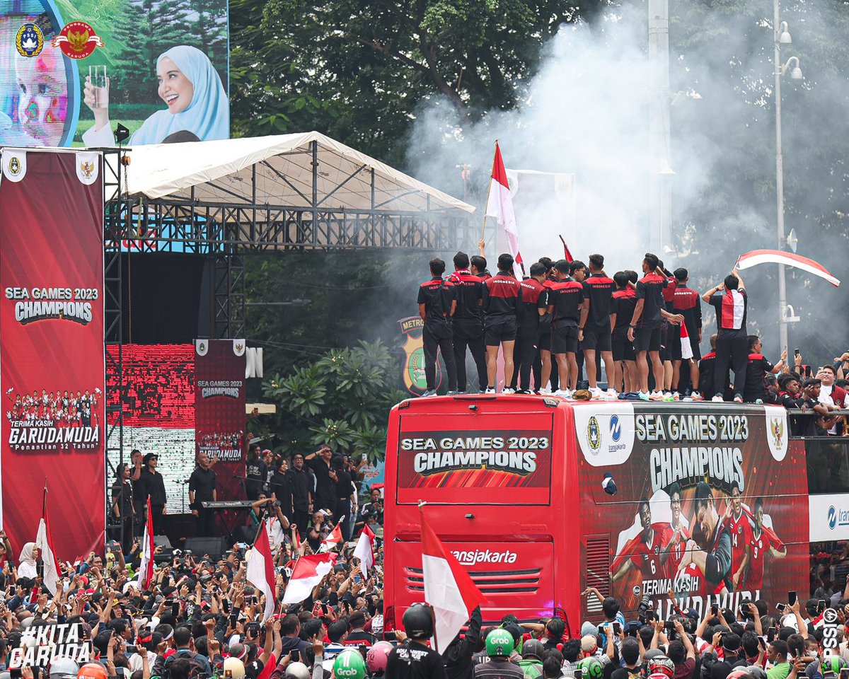 Terima kasih banyak atas sambutan hangatnya, sobat Garuda! ❤️

Semoga momen ini menjadi penyemangat untuk penggawa Garuda berjuang di kejuaraan berikutnya. Mari bersama kawal Garuda terbang lebih tinggi! ✊

#KitaGaruda #WelcomingGaruda🦅🇮🇩