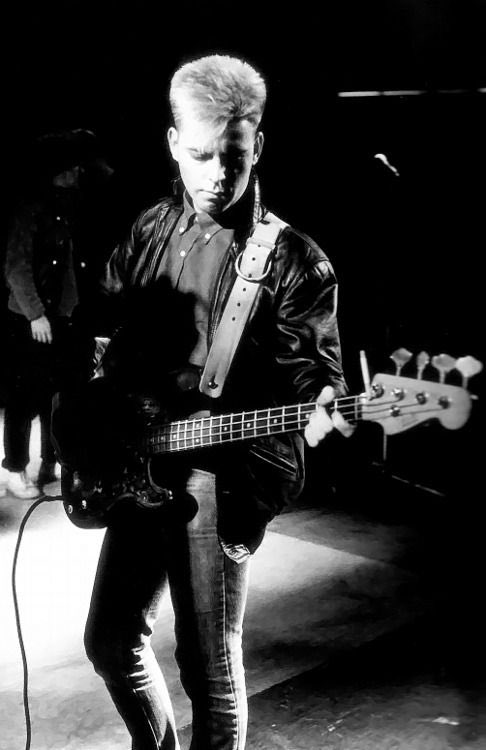 Son_un's tweet photo. Most underrated member of the greatest band of all time. R.I.P.  Andy Rourke 🥀 https://t.co/yT5L14WaUk
