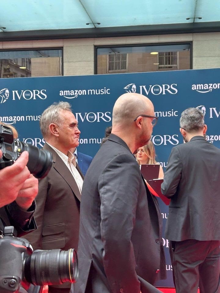 jjlovegrove's tweet photo. Yesterday I was floating on air after shaking hands with #Morrissey
This morning my heart breaks to hear #AndyRourke
has passed away. Thoughts and big love to @KAVblaggers & the @BlitzVegamusic family 🖤 #strongforever https://t.co/8XcReWGtDm