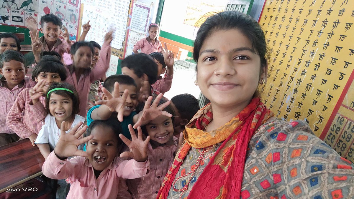 DivyaPandey29's tweet photo. छुट्टी की खुशी चेहरे पर देखी जा सकती है बच्चों के.....🥰
कोई नानी के घर जाने की तैयारी में, कोई बुआ के घर और कुछ अपने ही घर रुक कर दिन भर मौज मस्ती करेंगे 😊
होमवर्क कितना मिला है छुट्टी की खुशी में ये भी भूल गए बेचारे 😜
#गर्मीकीछुट्टी https://t.co/to1ALtQn2N