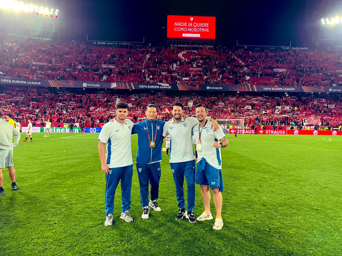 Otra noche mágica en nuestro estadio!Podemos seguir soñando y creyendo en este equipo porque…#NadieLaQuiereComoNosotros <a href="/footballtw/">Taichi Wakabayashi−若林大智</a> <a href="/Guzve4/">Juan Antonio Guzman</a> <a href="/adriangc_/">Adrián García</a> 
#Dicenquenuncaserinde #VamosMiSevilla