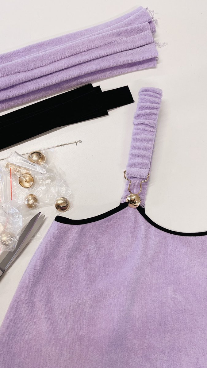 All Kriss Soonik garments, including the SS 23 collection, have been made in small batches in Estonia ever since the brand was founded 🇪🇪 It was one of the beliefs Kriss had when starting the company – local and ethical manufacturing ✂️