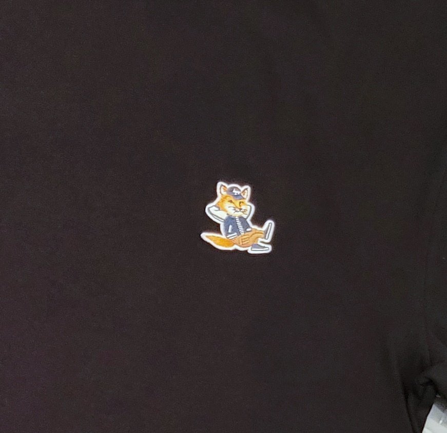 BEEHIGHSHOP's tweet photo. 当店初登場！
フランスのメゾン キツネのTシャツが入荷しました！！
人気のフォックスパッチデザイン。
シンプルなデザインで着やすいですよ。
プライス:18150円
ぜひ店頭でチェックしてくださいね♪

#maison kitsune
#メゾンキツネ #愛知県 #岡崎市 #岡崎市セレクトショップ #ビーズハイ #beeshigh https://t.co/jlSuDlNYWS