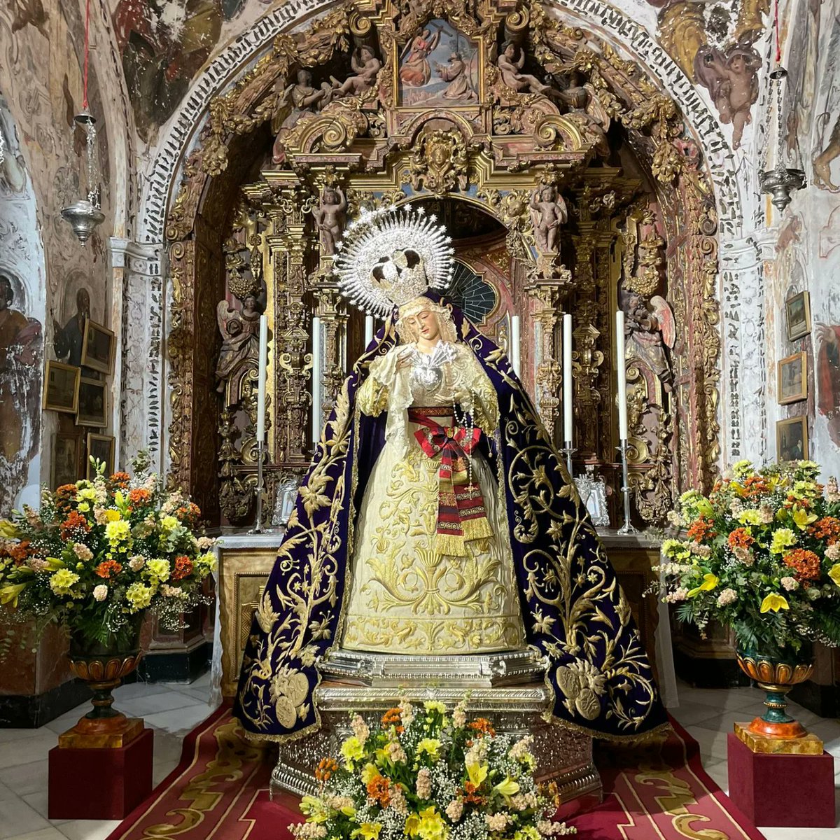 La Stma. Virgen de los Dolores ya se encuentra expuesta para su veneración de fieles y devotos, participando en la Veneración Magna Mariana que organiza la Parroquia Santa María de las Nieves de Olivares con motivo del Año Santo Jubilar.