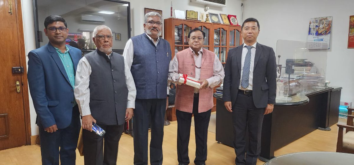 #DrSaraswat launched a book on LCA and TCO analyses by Prof AKAgarwal of IIT-K. In today’s transitioning automotive sector where energy efficiency and emission abatement are critical, this book provides crucial insights in fine-tuning R&amp;D &amp; achieving Atmanirbharta in mobility.