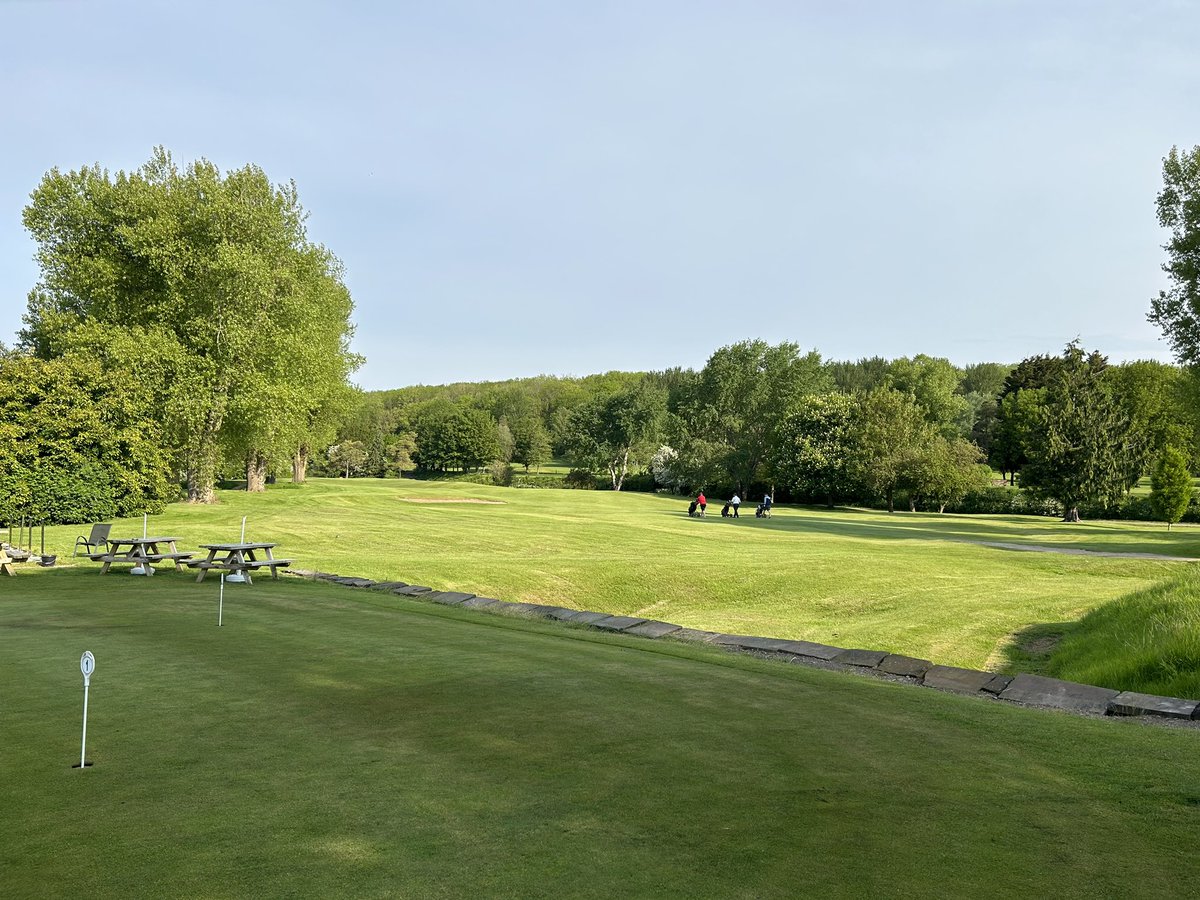 ScotHoodGolf's tweet photo. The course is looking sooooo good 😍

Credit to all the Greenkeeper’s and the volunteers helping out 👏🏼

The feedback we have received from members, guests and societies has been overwhelmingly positive ! 

Amazing Job Gentleman 🙌🏼

#TogetherAsAClub ⛳️ @llanwerngolf https://t.co/ZdPw0VEgHO
