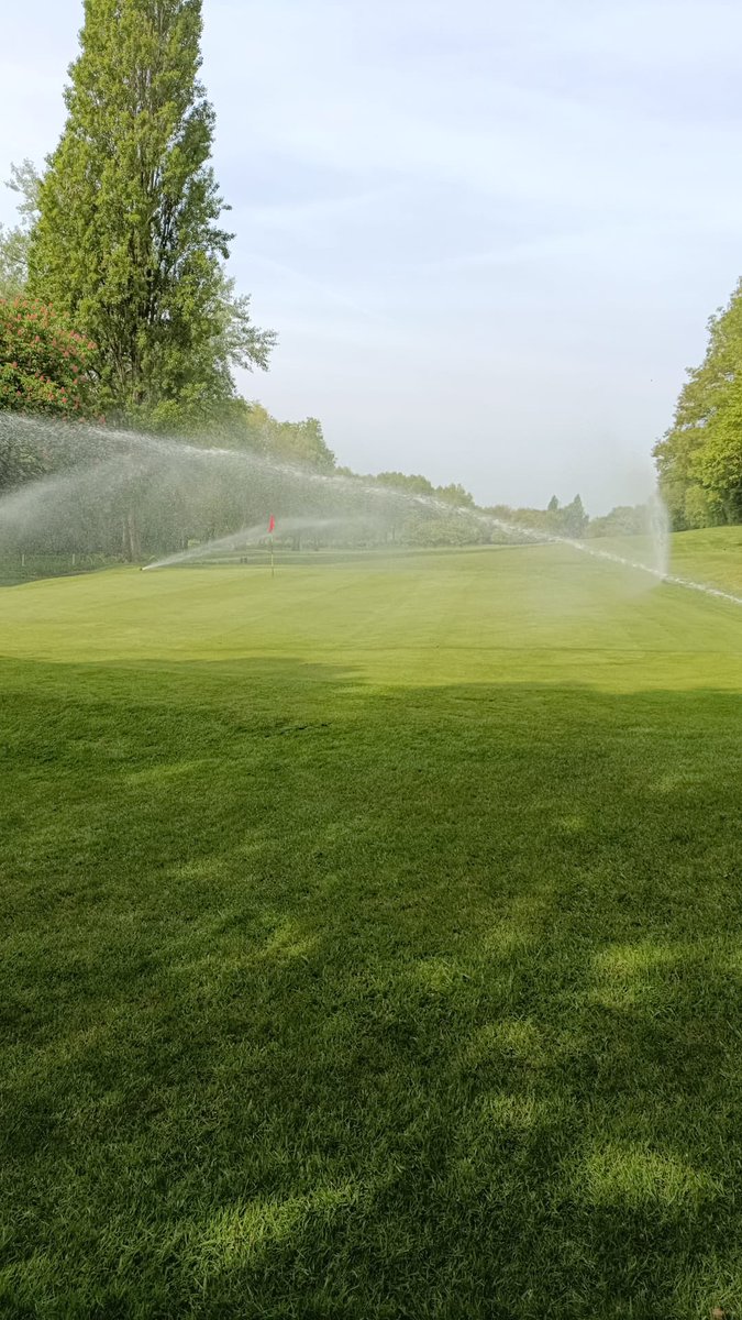 ScotHoodGolf's tweet photo. The course is looking sooooo good 😍

Credit to all the Greenkeeper’s and the volunteers helping out 👏🏼

The feedback we have received from members, guests and societies has been overwhelmingly positive ! 

Amazing Job Gentleman 🙌🏼

#TogetherAsAClub ⛳️ @llanwerngolf https://t.co/ZdPw0VEgHO