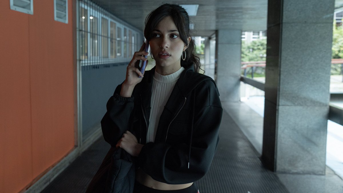 NetflixIT's tweet photo. Due omicidi, sei anni di silenzio: tutti sanno cosa ha fatto Sergio Ciscar, ma nessuno sa perché. In Silenzio con Arón Piper e Manu Rios è ora disponibile, solo su Netflix. https://t.co/mS0OzL3iOq