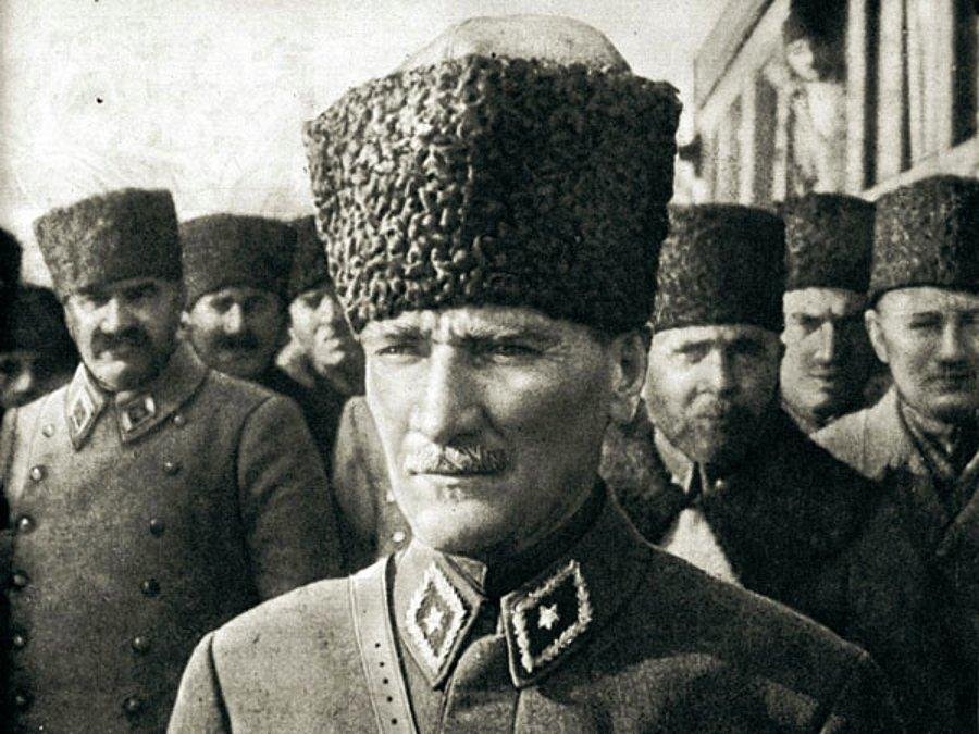 104 yıl önce bugün, Saray'da ülkeyi emperyalistlere satma planları yapılırken Samsun'a çıkıp emperyalist işgale karşı Kurtuluş Savaşı'nı başlatan Mustafa Kemal'i ve mücadele arkadaşlarını saygıyla anıyoruz.

#19Mayıs #19Mayıs1919