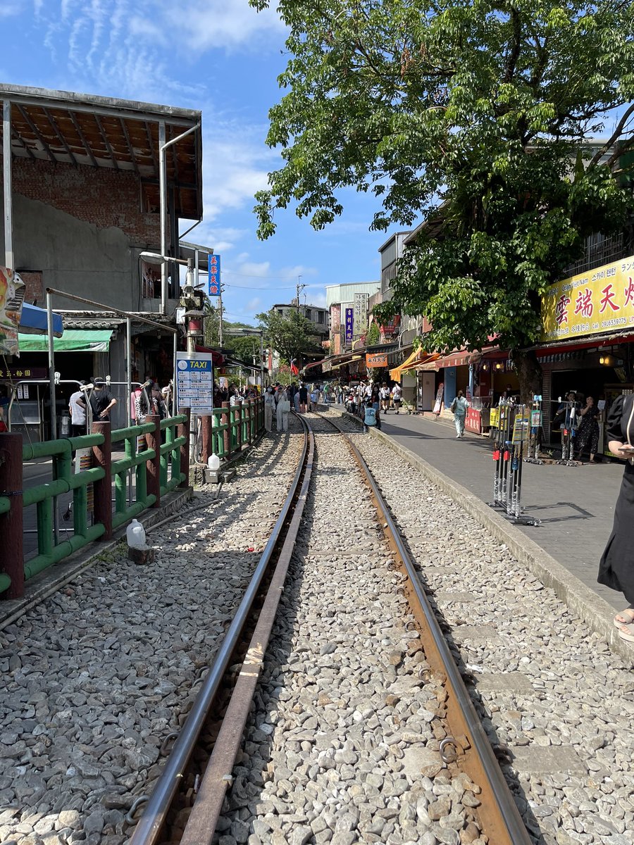 Ko_tabo_tp's tweet photo. 台湾旅行を通じて、本当に色々な経験をすることができた

当たり前に住む家があって…
当たり前にご飯が食べれていて…

今の日本はこれが当たり前かもしれない

でも、その当たり前が
これからの日本では当たり前ではなくなる人が多くなるはず

理由は説明しなくてもわかる
日本の現状を知っていれば https://t.co/NrC7xX5h8Z