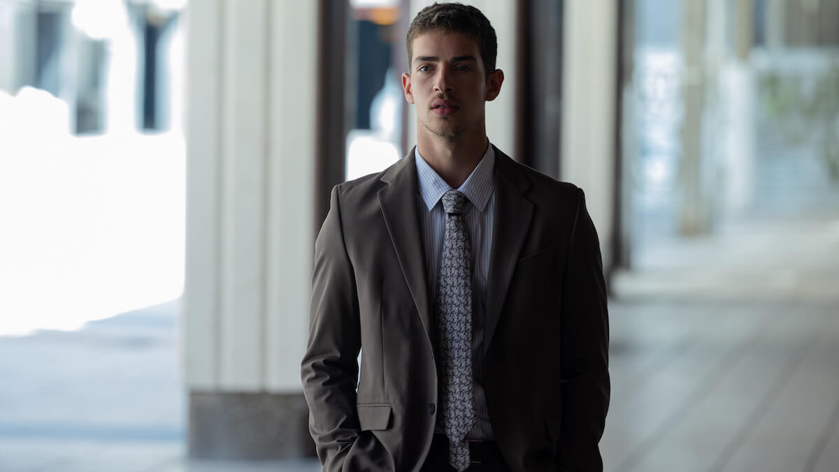NetflixIT's tweet photo. Due omicidi, sei anni di silenzio: tutti sanno cosa ha fatto Sergio Ciscar, ma nessuno sa perché. In Silenzio con Arón Piper e Manu Rios è ora disponibile, solo su Netflix. https://t.co/mS0OzL3iOq