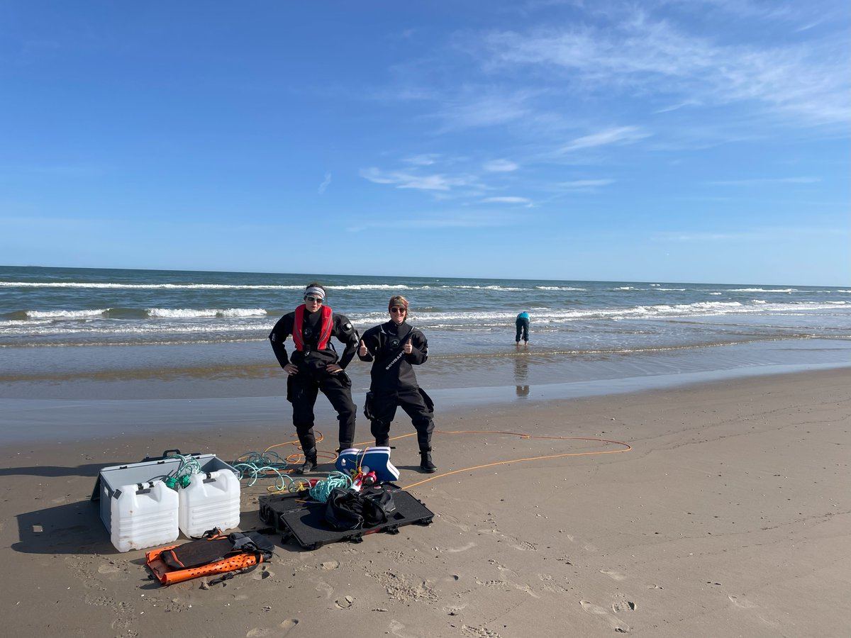 EMBLtrec's tweet photo. Sampling continues in Tversted 🇩🇰, a stunning spot with a wide beach, sand dunes and quite some waves.

After a week of hard work, the team enjoyed a yummy ice cream. 🍦

Have a sweet weekend!

📸 @TinaEnd / Kerstin Leberecht / EMBL

@embl @EMBRC_EU @TaraOcean_ https://t.co/q71f9KAxvk