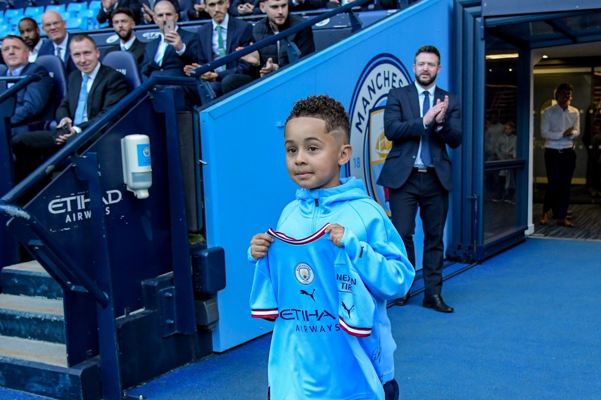 therookeries's tweet photo. @therookeries are immensely proud of AP on recently signing for @ManCityAcademy
We took the time in a celebration assembly to mark this special occasion with his family. We are sure he is destined for a great future! #celebratingsuccess #TeamROK #futurestar #FLOURISH https://t.co/I6tFbBxrr9
