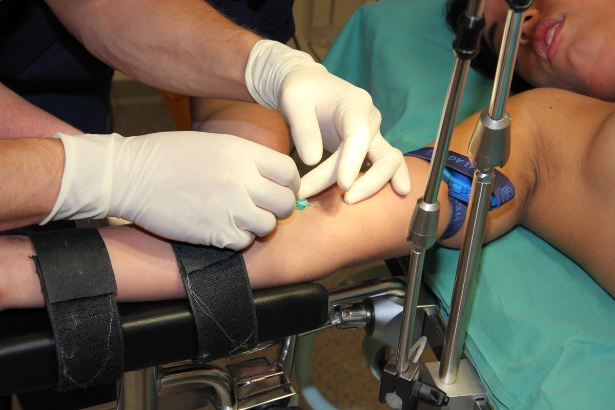 Whitepleasure_2's tweet photo. Needle therapy
#whitepleasure #clinical #medical #surgery #doc #clinicalfetish #fetish #gyno #opsimulation https://t.co/D38iW31Ner
