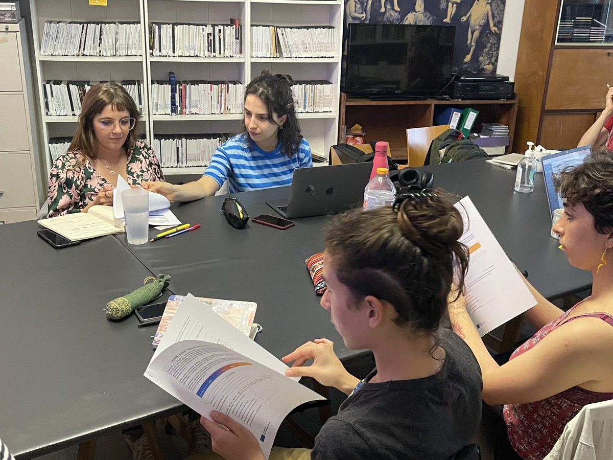 PremiereEu's tweet image. ✍️ Forum Dança&apos;s students contributing on how they envisage technology enhancing dance #archives. 📚
#PremiereEU