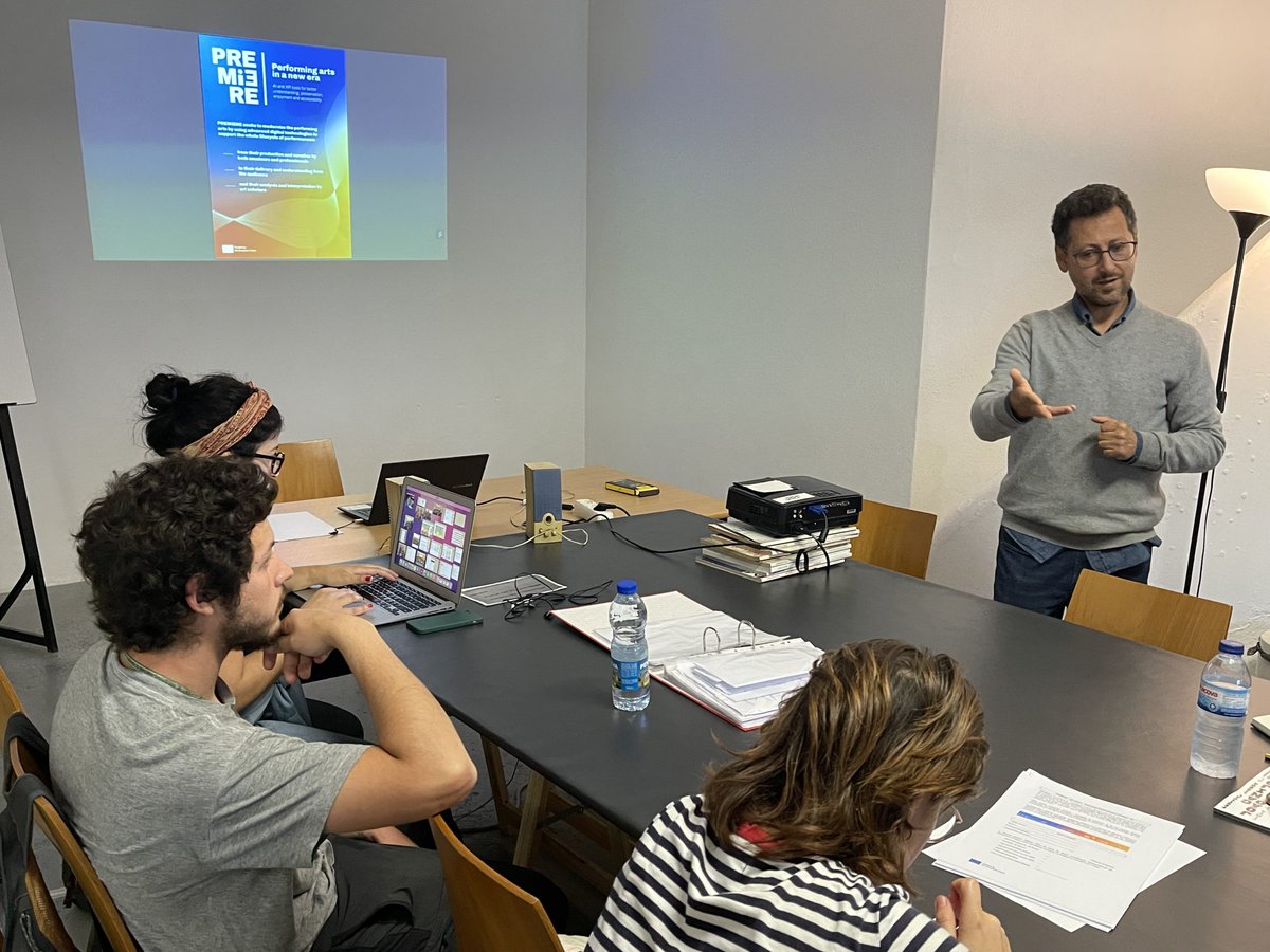 PremiereEu's tweet image. ✍️ Forum Dança&apos;s students contributing on how they envisage technology enhancing dance #archives. 📚
#PremiereEU