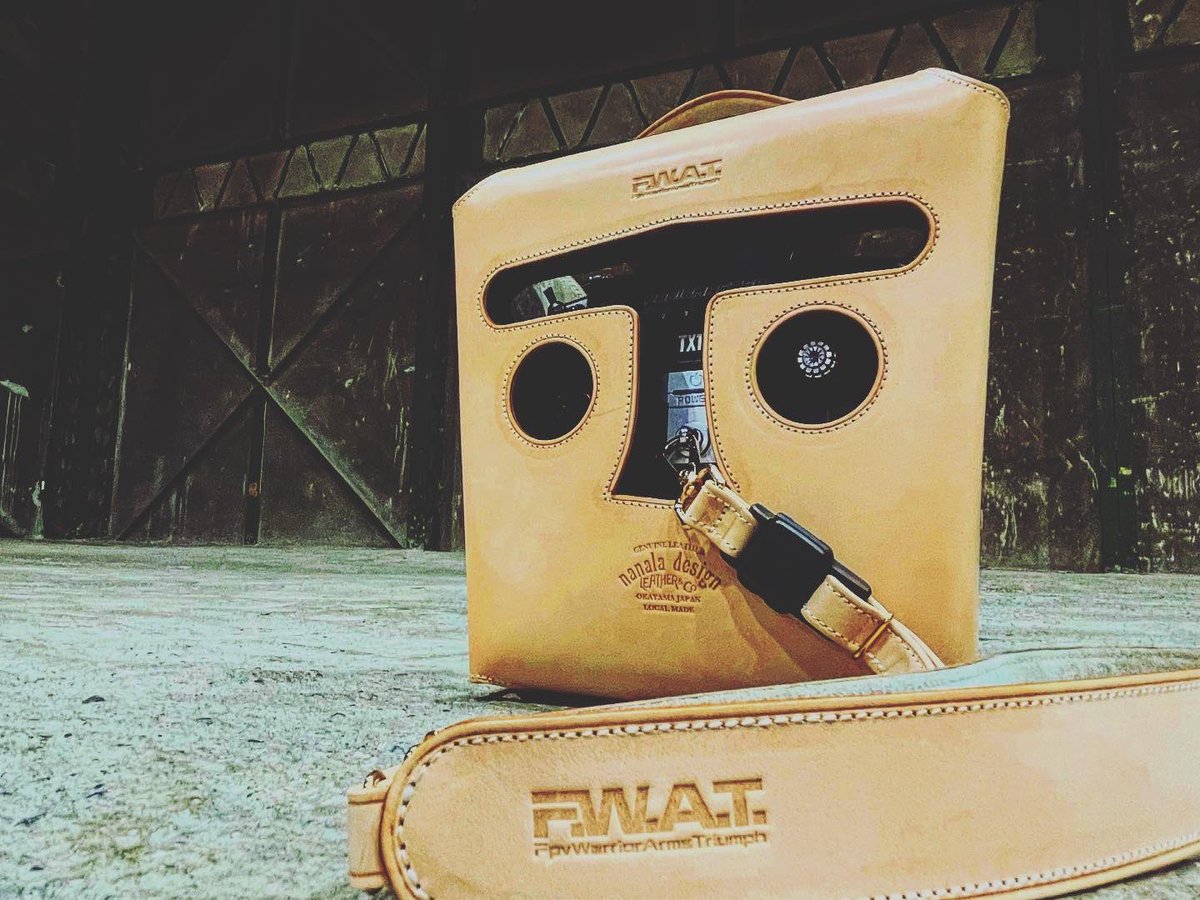 Fua228's tweet photo. F.W.A.T.からプロポカバー発売されました!色はベージュとブラックの2種類です🥰
僕はベージュを提供していただきました。ありがとうございます‼️
#FWATfpv #フワッとfpv #プロポ #Futaba #Radiomaster #Frsky #プロポカバー #プロポストラップ #ネックレストラップ #nanaladesign #フライトベース通販 https://t.co/3saC9Y7Z0Q