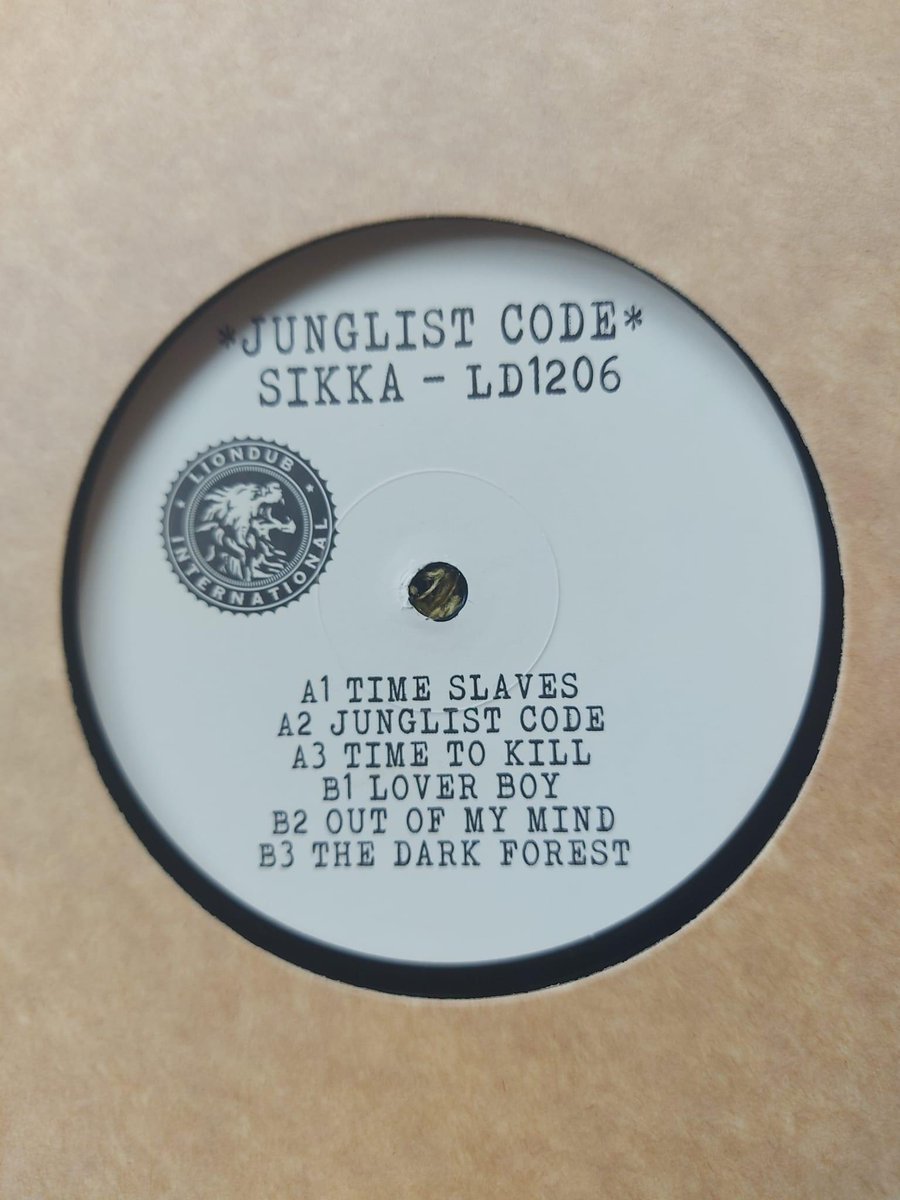 So today see’s Sikka ‘Junglist Code LP’ get that special vinyl treatment 

Available now via Redeye Records UK courtesy of Unearthed Sounds 

Grab it here 👉🏻 redeyerecords.co.uk/vinyl/162439-l…