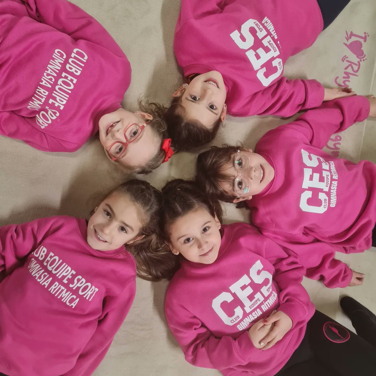 EquipeSportGR's tweet photo. Confirmamos que tenemos a las peques más bonitas del mundo???🤭😍🥰❤👭
CONFIRMAMOS 💕❤💕❤💕❤💕❤💕
Para comérselas!!
#Misniñas
#másbonitasqueninguna
#melacomo
#miniminis
#lasadoro
#lamejormarearosa
#MÁSEQUIPEQUENUNCA💪❤ https://t.co/PzG7aNsLib