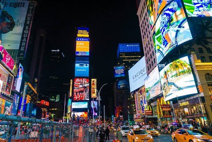 PraRatna's tweet photo. Kalo ngomongin New York aku tuh bisa antusias banget karena bayanganku adalah Kota New York itu keren , tempatnya bagus²pokonya kota Metropolitan banget dah #MaybellineIDShineInNewyYork @maybellineINA https://t.co/2RwTQqExE8