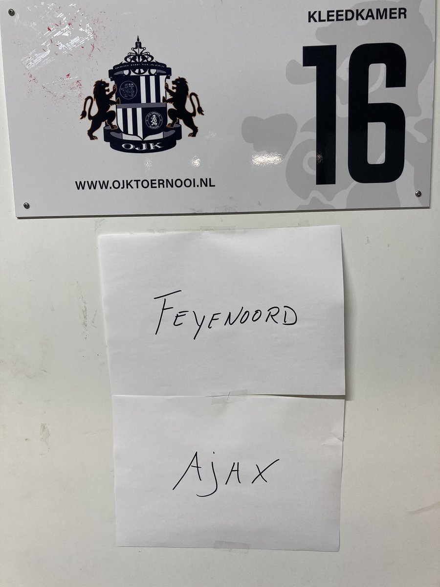 Ciki1's tweet photo. Jaarlijks Europacup Toernooi bij @spartanijkerk is weer gestart. Bijna 300 kinderen voetballen met stralend weer ☀️! Voetballen doe je samen. #feyaxa kleedkamer indeling. https://t.co/Rq8tbCeyUD