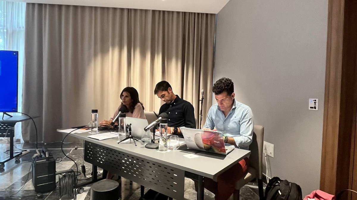 asadipre's tweet photo. Asamblea de la dirección regional de ASADIPRE en Sevilla, previa a la celebración de las XV Jornadas Regionales de directores y directoras de Andalucía.Estas jornadas suponen un encuentro entre profesionales educativos con el objetivo de  conseguir una escuela pública de calidad. https://t.co/lMnCjxOq8K