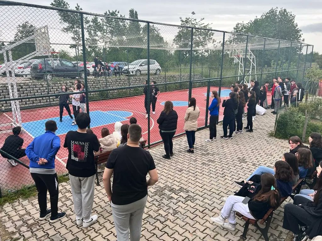 BK_Kirklareli's tweet photo. ❤️💙Gençlik Haftası etkinlikleri kapsamında düzenlemiş olduğumuz Gençlik Şöleni’nde lise öğrencilerimiz farklı etkinliklerle keyifli dakikalar geçirdi. Geleneksel oyunlar ve Streetball Turnuvası sonrasında şölenimizi birbirinden güzel şarkıların yer aldığı konser ile taçlandırdık https://t.co/RjokKjw3oP