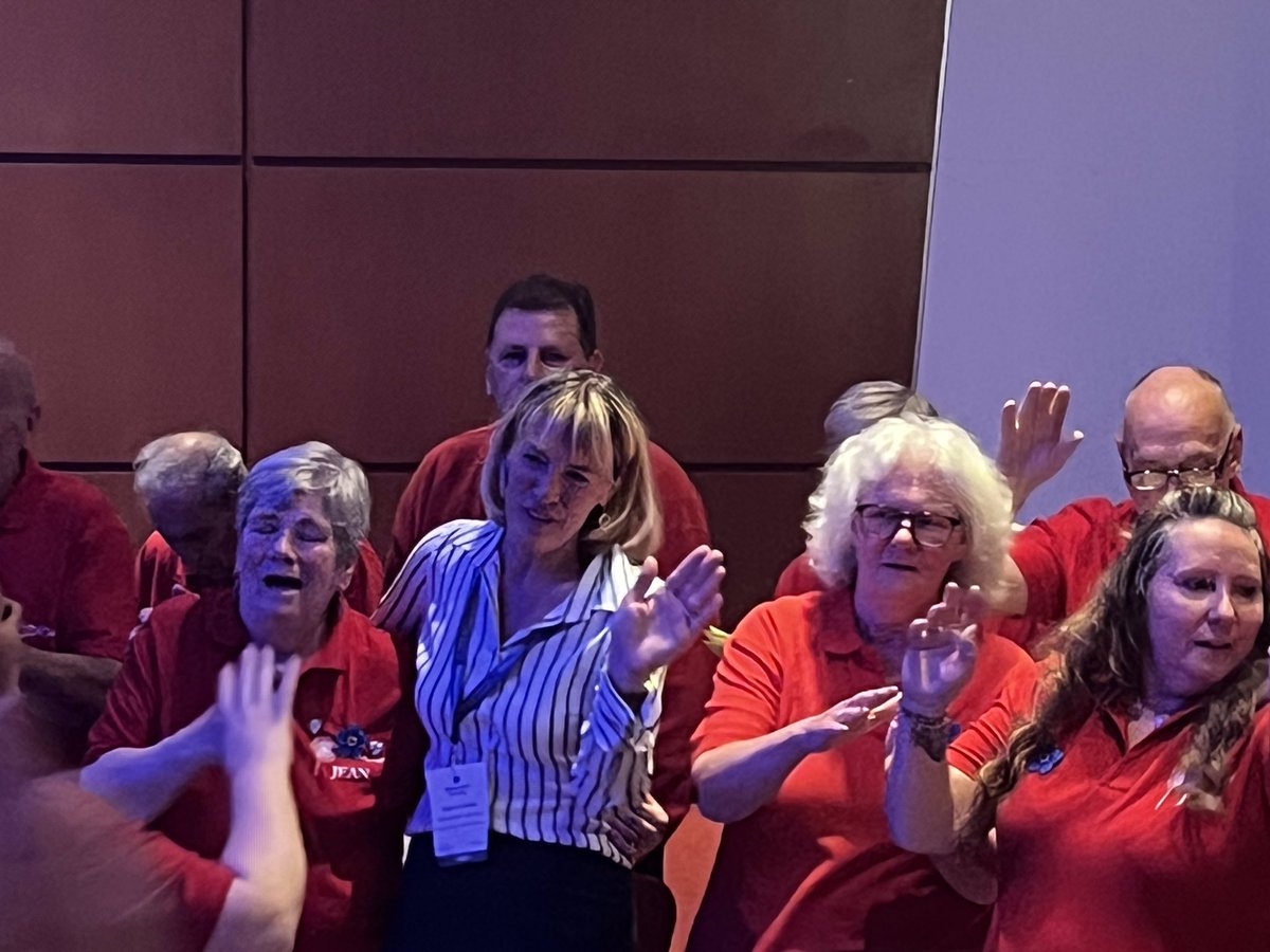 Claireviolin's tweet photo. An incredibly special unforgettable moment @OurDemChoir @alzheimerssoc #ASAC23 #DAW2023 - perfect end to the best conference yet. Tears all round. Did yourselves and @Vicky_McClure proud! https://t.co/agw7Z7Y15u