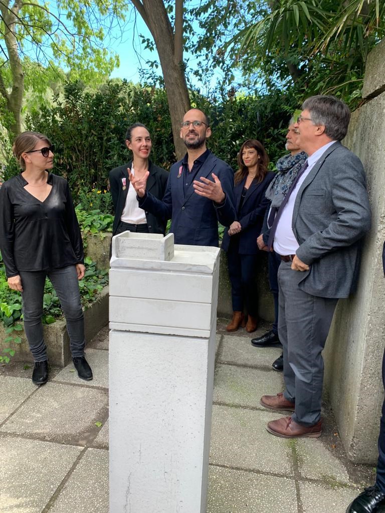 Inaugurato il padiglione d'Israele alla 18ª <a href="/la_Biennale/">La Biennale di Venezia</a> alla presenza dell'<a href="/AmbAlonBar/">Alon Bar</a>, dell'Addetta Culturale dell'Ambasciata di Israele <a href="/KatzirMaya/">Maya Katzir</a> e dei curatori ed espositori del padiglione: Oren Eldar, Edith Kofsky, Hadas Maor e Daniel Meir (1/2)