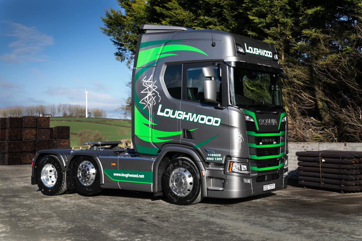 Loughwood have recently (March 23)!taken delivery of a new 500 R A6x2/2NB Super. This stunning truck is one of the first DC13 500hp Euro 6 Super engines mated to a G33CM transmission and R756 rear axle providing maximum efficiency in both power and fuel returns. #scania #super