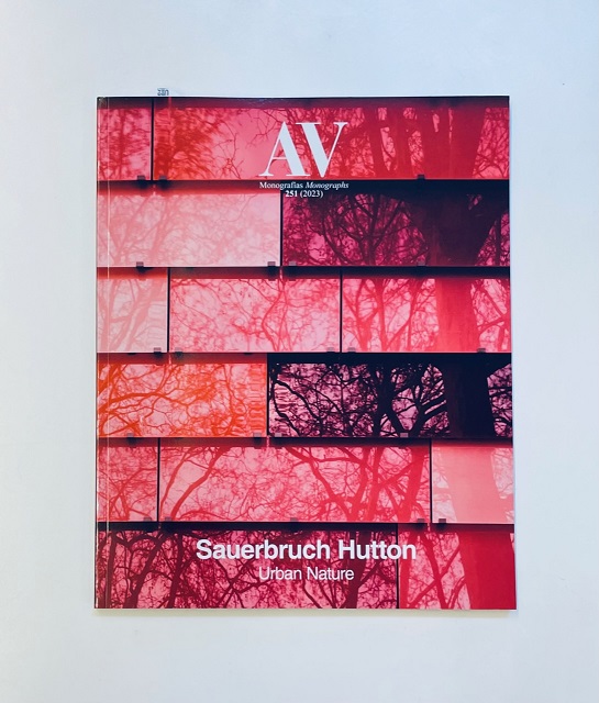 【洋書新刊】スペインの建築雑誌『AV　251号　ザウアーブルッフ・ハットン』が入荷しました。

ベルリンを拠点とする彼らの30年間の活動から代表作20題を収録しています。

#南洋堂　#ArquitecturaViva　#SauerbruchHutton