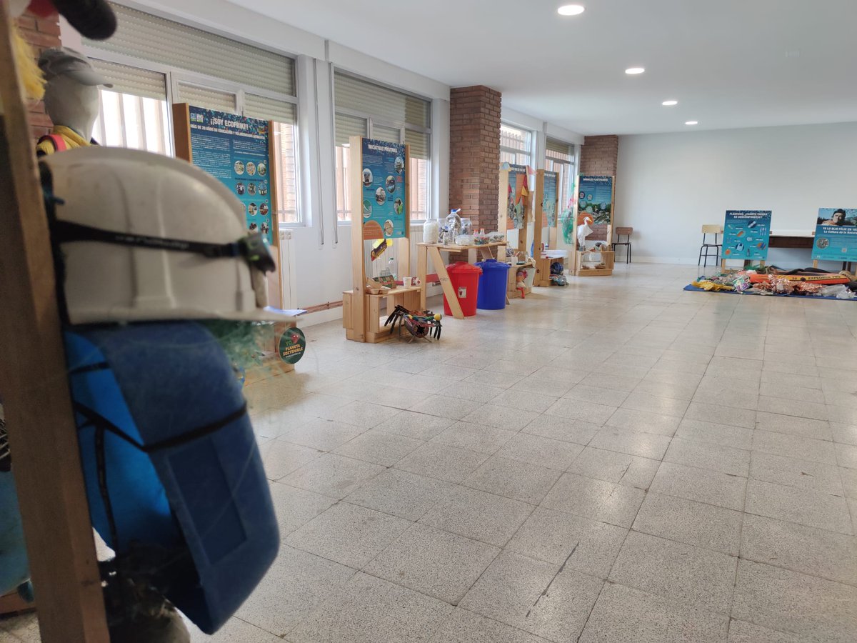 ecofrikis's tweet photo. #Burgos
Hasta el 29 de mayo estará disponible en @maristasburgos la exposición "microplásticos MACROBASURA" para que los alumnos puedan descubrir el problema que genera en nuestros ríos y mares los plásticos.
@FCirculoBurgos @ecofrikis #teczone https://t.co/BYb5xzwKL9