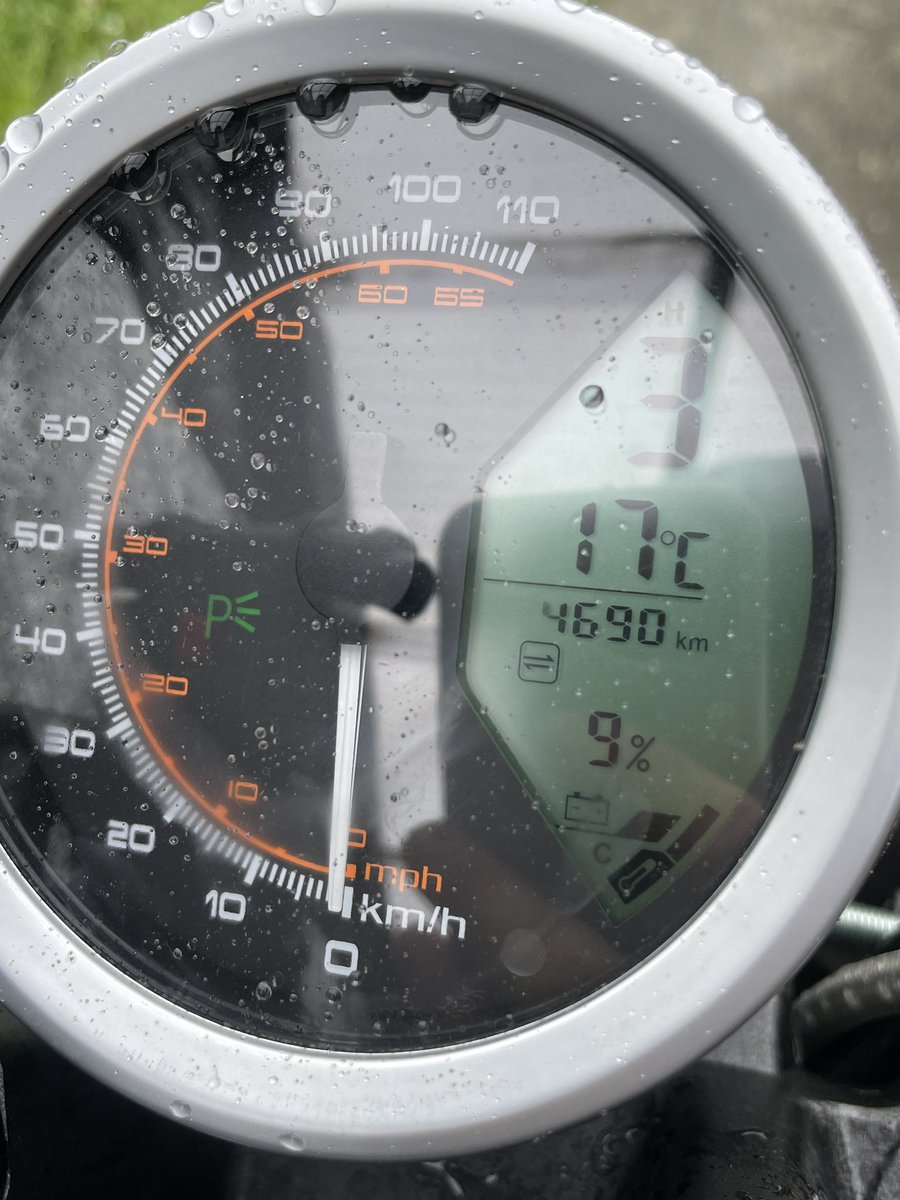 zoep_fab's tweet photo. 100%→9%で95km👏

#電動バイク 
#supersoco https://t.co/tMzKILpYXj