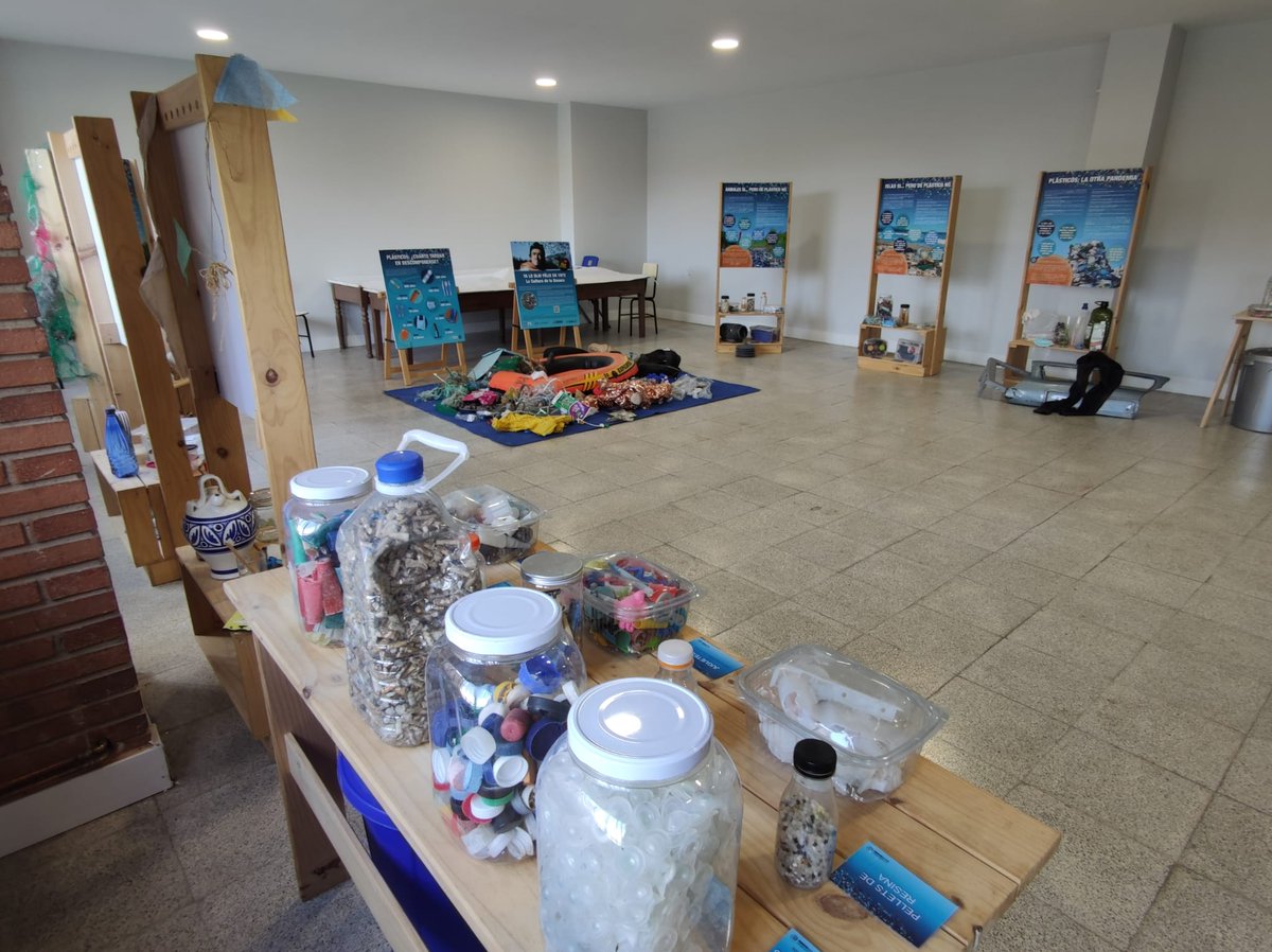 fundacionO2's tweet photo. #Burgos
Hasta el 29 de mayo estará disponible en @maristasburgos la exposición "microplásticos MACROBASURA" para que los alumnos puedan descubrir el problema que genera en nuestros ríos y mares los plásticos.
@FCirculoBurgos @ecofrikis #teczone https://t.co/0Z89570LVL
