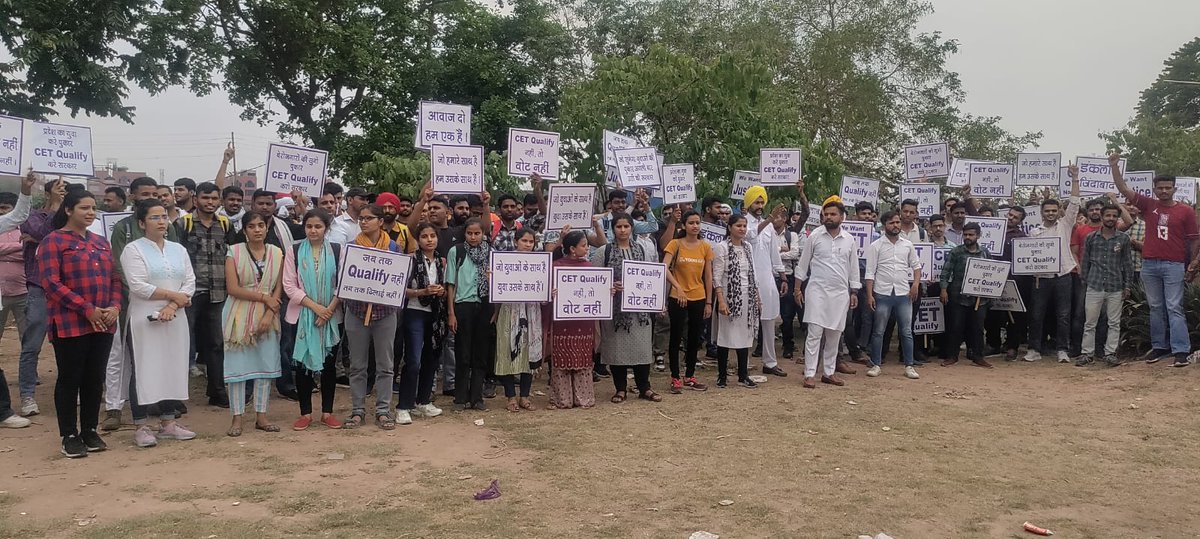 k15450773's tweet photo. कहाँ गये वो नेता वो पार्टियां जो कहती थी हमारे लिए हरियाणा के युवाओं का भविष्य सर्वोपरि होगा। आज जब हरियाणा के लाखों CET qualify युवा CET को क्वालीफाई करने के लिए हर रोज आवाज उठा रहे है ,कोई सुन नही रहा।

युवाओं की मांग को सुनिए और 
कीजिए। #CET_QUALIFY_ONLY 
#CET_QUALIFY_ONLY https://t.co/igBawNMG4J