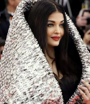 safanariz's tweet photo. Is it really her 21st year at Cannes? Amazing!! The outfit may not be everyone’s thing but no one can deny that this is the ultimate face card. I mean WOW!!!! 😍📷 📷#AishwaryaRaiBachchan #AishwaryaAtCannes #Cannes2023 #24new https://t.co/mpBbK61Jdr