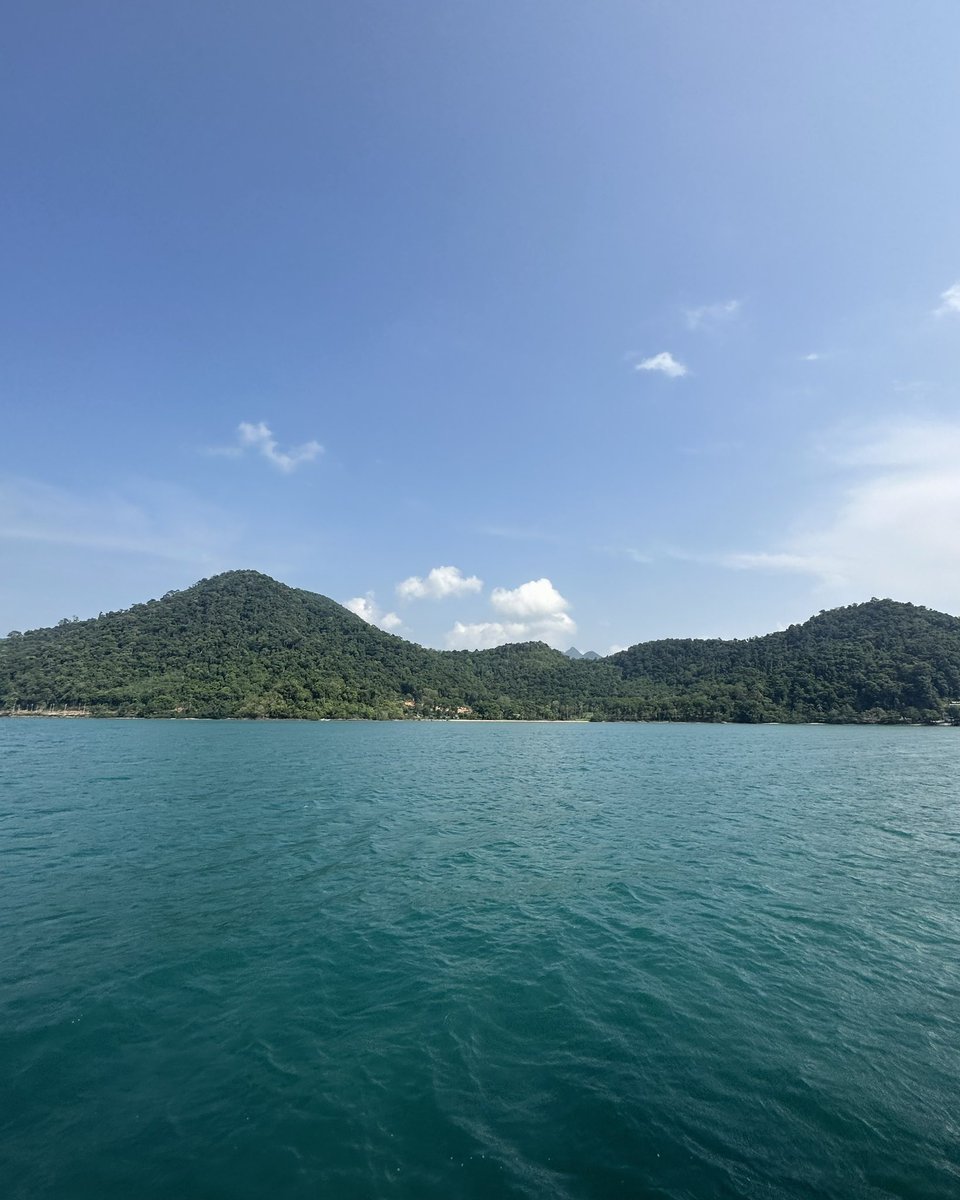 netsiraphop's tweet photo. สวัสดีครับ เกาะช้าง เน็ตเจมส์มาแล้วค้าบบบ #TFSIslandGetawayxNetJames https://t.co/E4krZu3rha