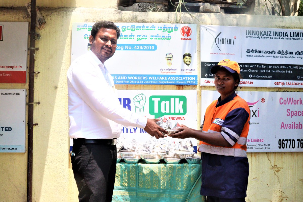 kaizensukumar's tweet photo. Amavasai Responsibility 🙏🙏
@BalakrishnanCSR @tndwwa @5_enterprises @durairaj @labour_talk @METROPEOPLE1 #amavasai #food #needpeople #Masubramanian https://t.co/v9KcDdcgs9