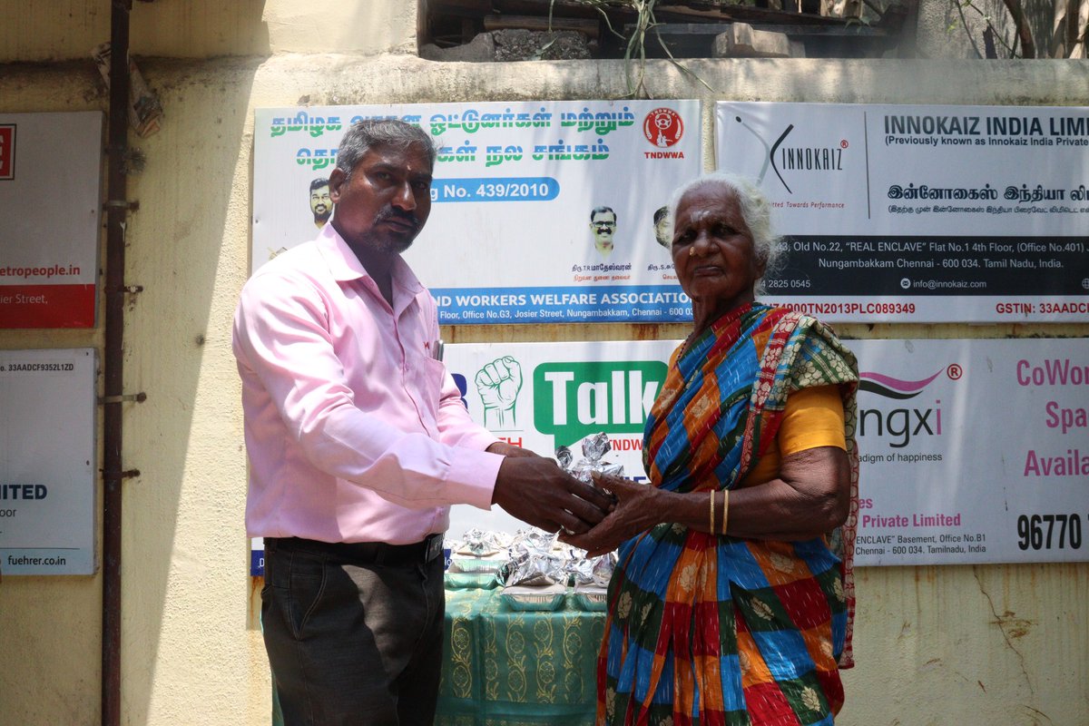 kaizensukumar's tweet photo. Amavasai Responsibility 🙏🙏
@BalakrishnanCSR @tndwwa @5_enterprises @durairaj @labour_talk @METROPEOPLE1 #amavasai #food #needpeople #Masubramanian https://t.co/v9KcDdcgs9