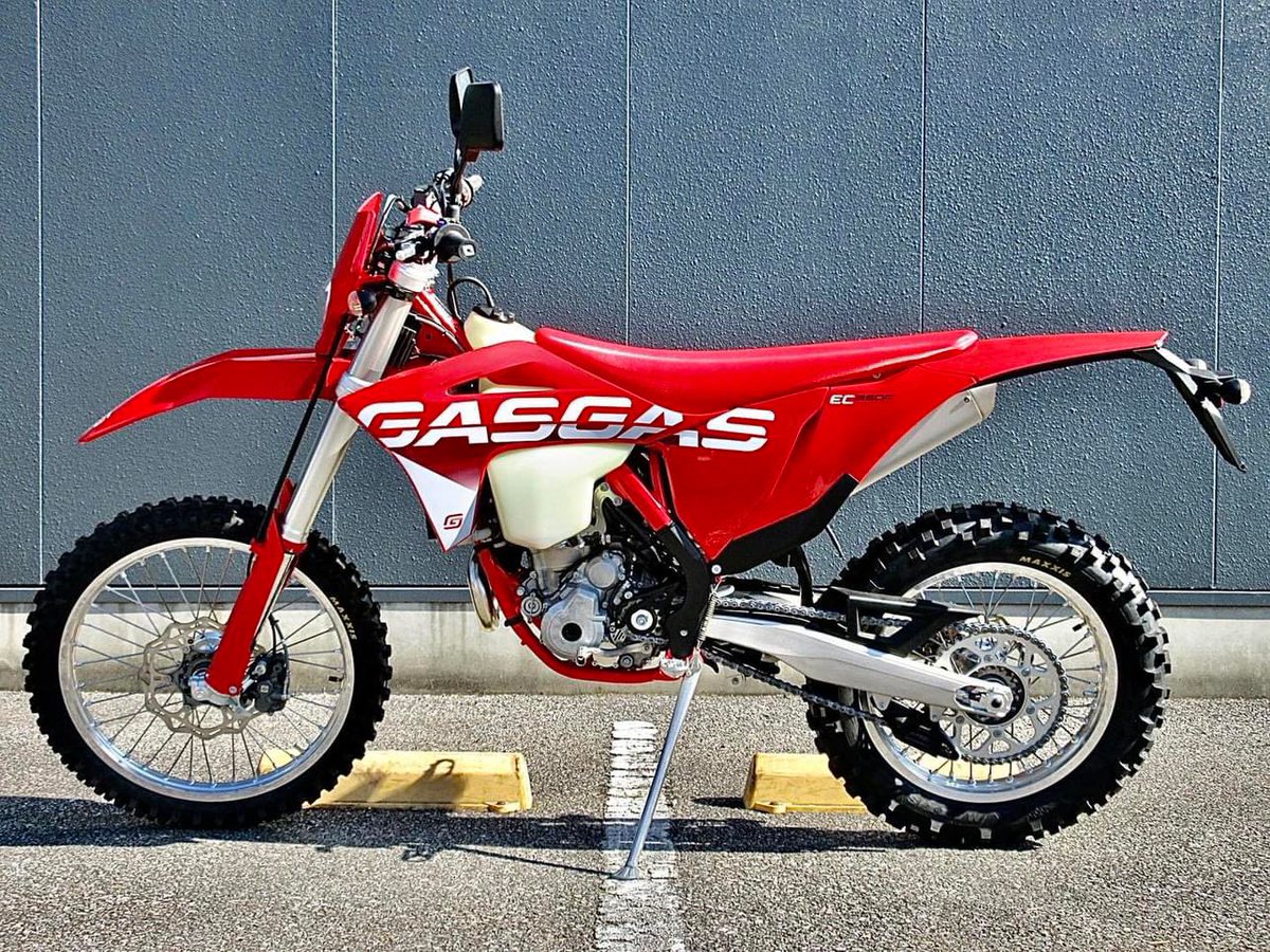 ktm_kashiwa's tweet photo. 🔥GASGAS🔥
《2023年モデル EC350F》
🌟最新モデルの2023年モデルもメーカーキャンペーン使えます!
【特別低金利】+【購入サポート】🙆♀️✨
詳細は下記リンクよりお気軽にお問い合わせください💫
https://t.co/ruLTsbw5Oz
#GASGAS #大型駐車場完備 #外車 #バイク #大型駐車場あります #EC350F https://t.co/y5NU4c9YGF